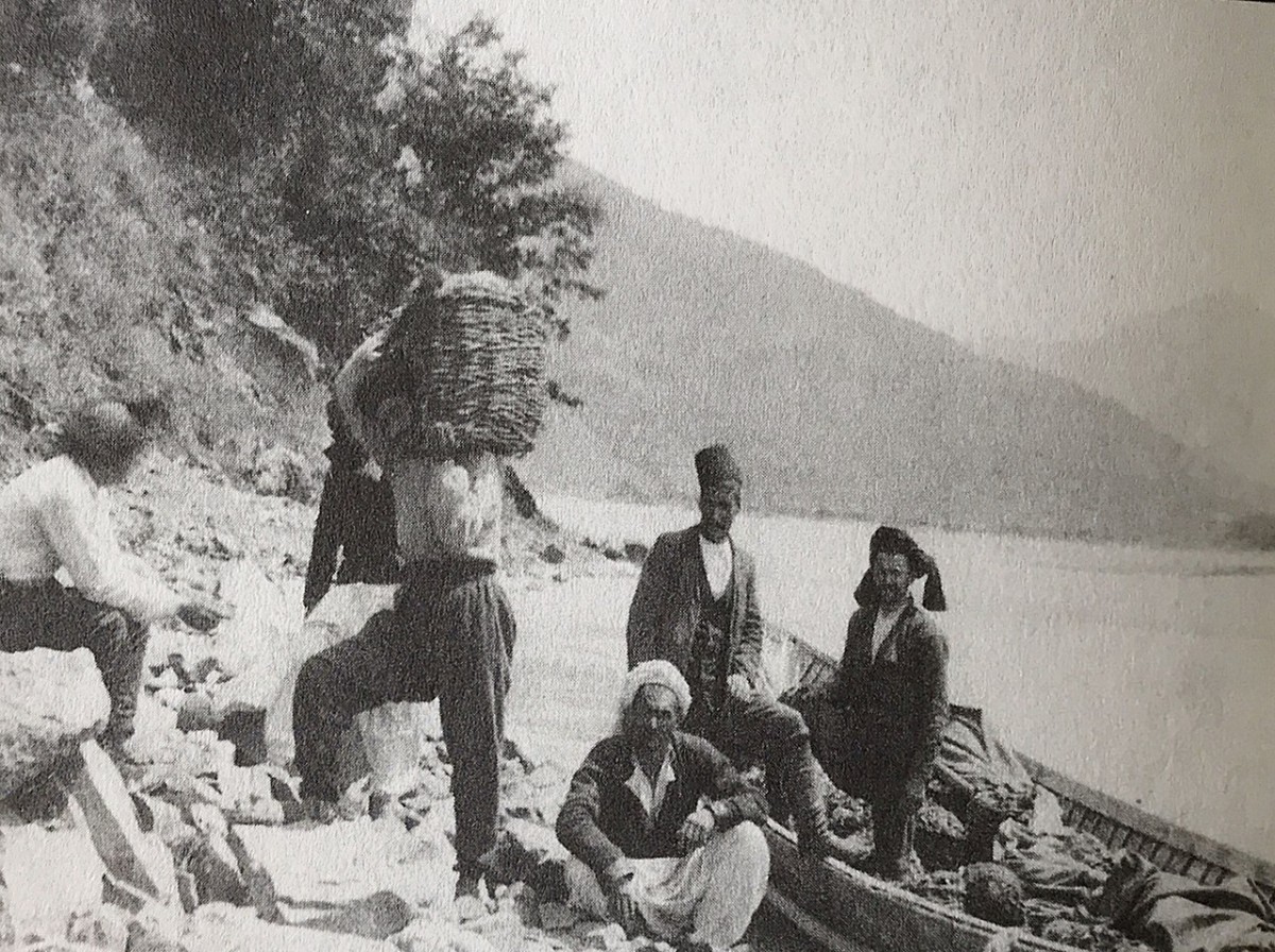 EKMEK, GURBET VE KADIN EMEĞİ