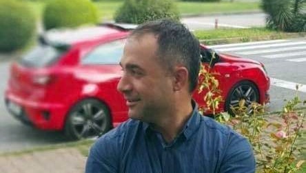 Kayan otomobilinin altında yaşamını yitirdi 